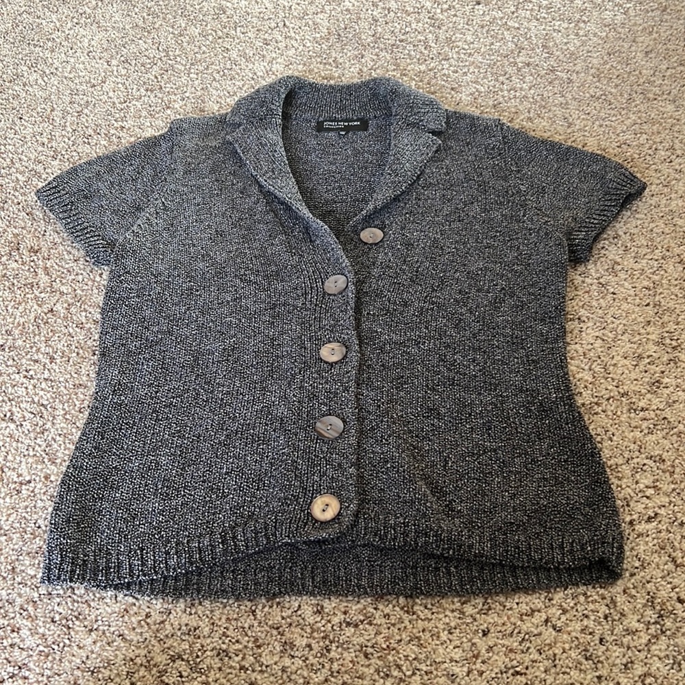 Cardigan. Short sleeve